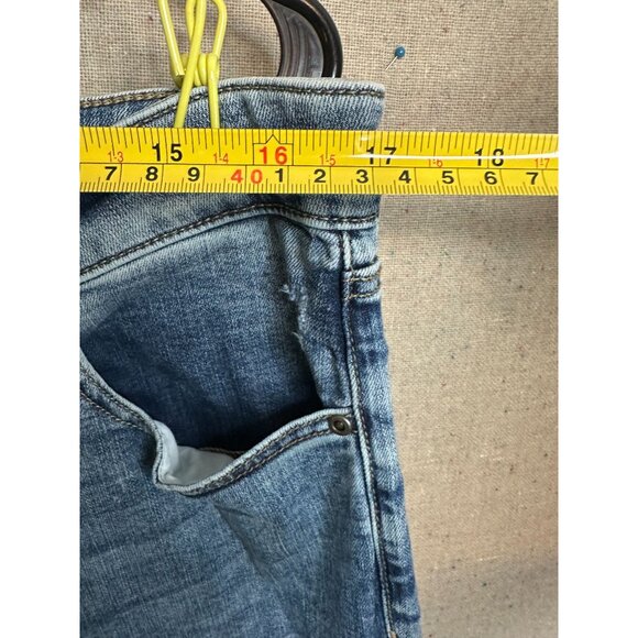 St. Johns Bay Girlfriend Fit Womens Light Blue Denim Jeans Sz 14 - Picture 7 of 9